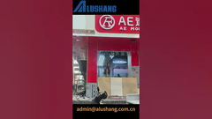 Η συγχώνευση των δύο χρωμάτων ταιριάζει με την κομψή και άνετη εμπειρία που αναζητά το μαγαζί του κουρέατος