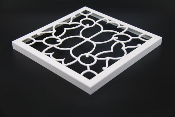 Λευκό ανθεκτικό στη διάβρωση και αντιστατικό εξωτερικό τοίχωμα από αλουμίνιο φινίρισμα με χρήση μεταλλικών πάνελ